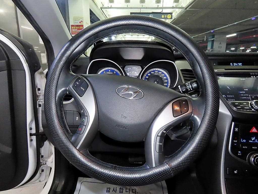 HYUNDAI Avante - Vista 8