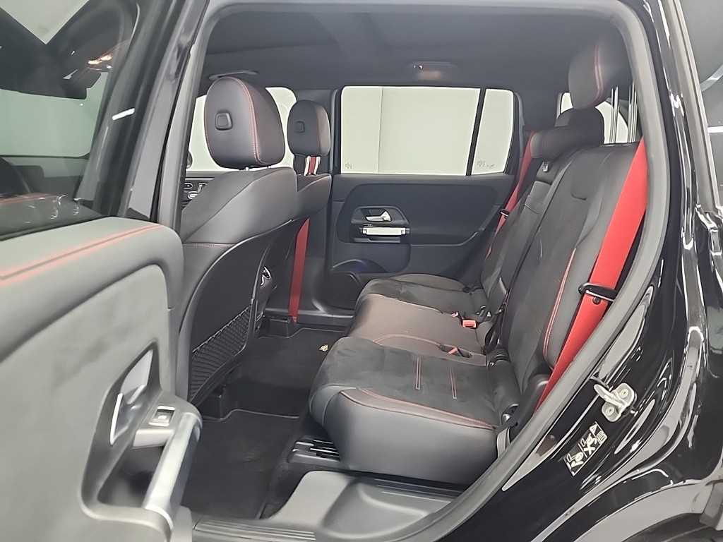 Mercedes Benz GLB Class - Vista 12