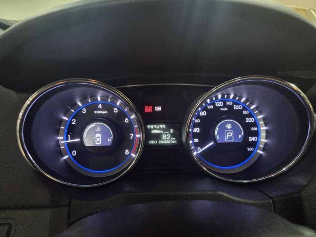 HYUNDAI Sonata - Vista 4