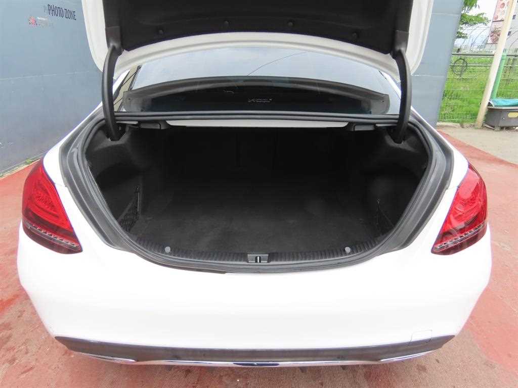 Mercedes Benz C Class - Vista 5