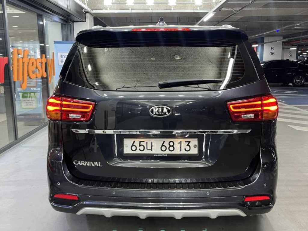 KIA Carnival - Vista 5