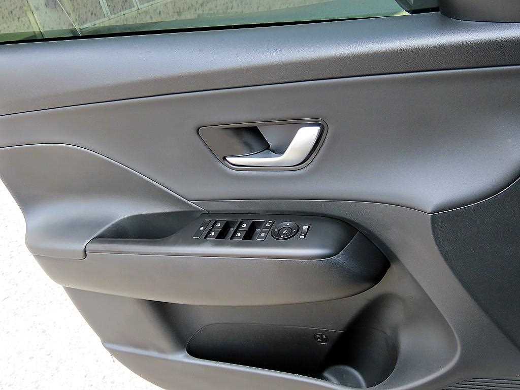 HYUNDAI Kona - Vista 11
