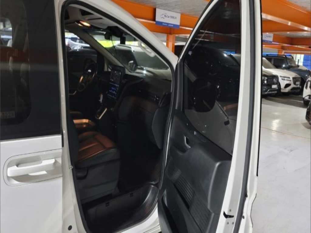 HYUNDAI Staria - Vista 5