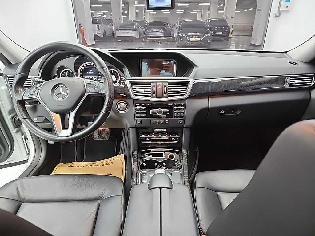 Mercedes Benz E class - Vista 8