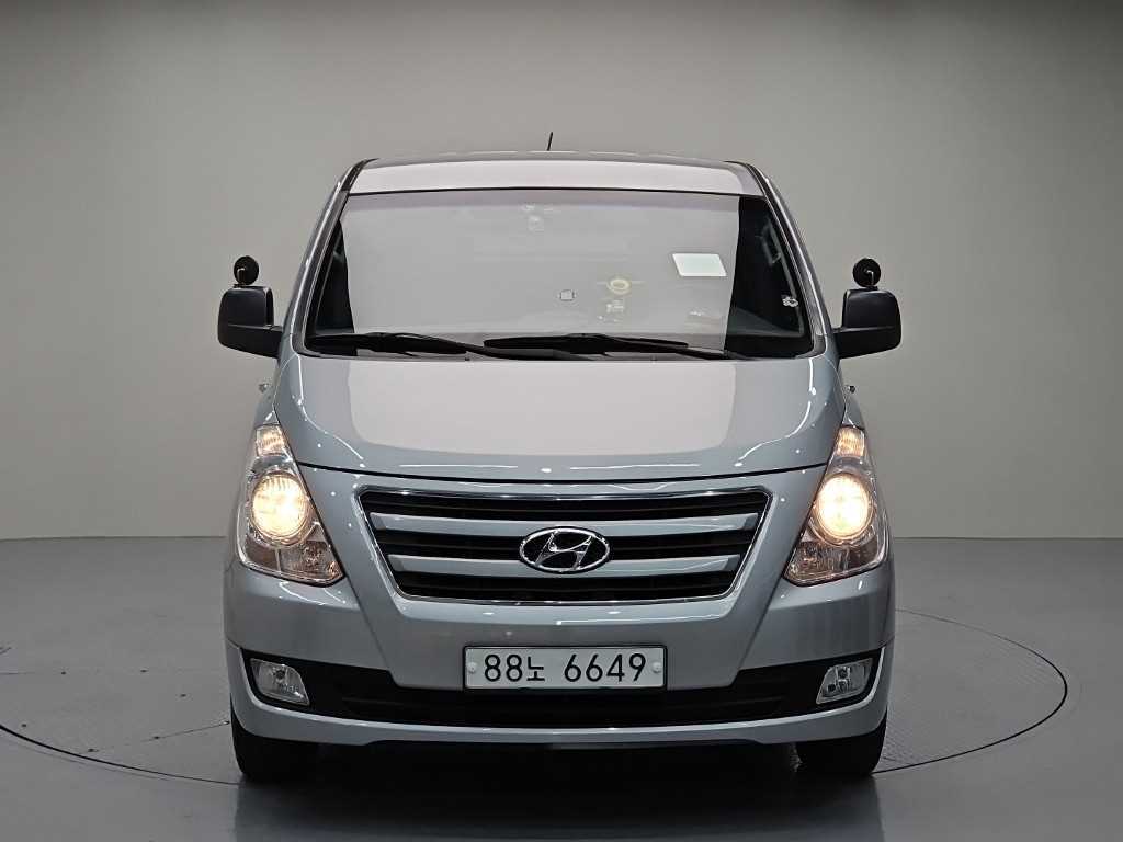 HYUNDAI Starex - Vista 3