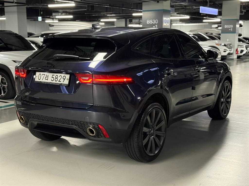 Jaguar E-PACE - Vista 4
