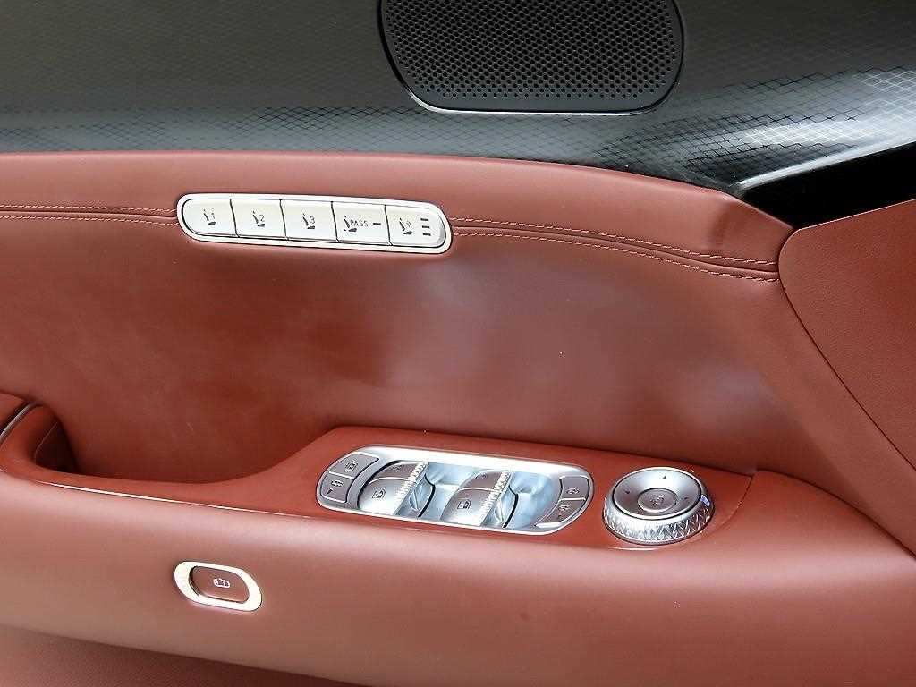 Genesis G90 - Vista 12