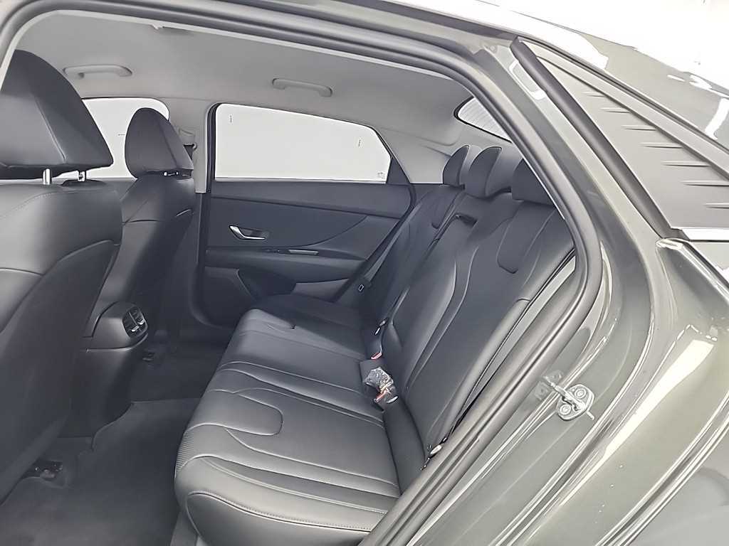 HYUNDAI Avante - Vista 12