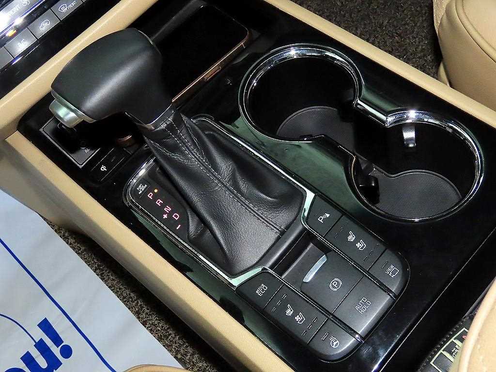 KIA Carnival - Vista 8