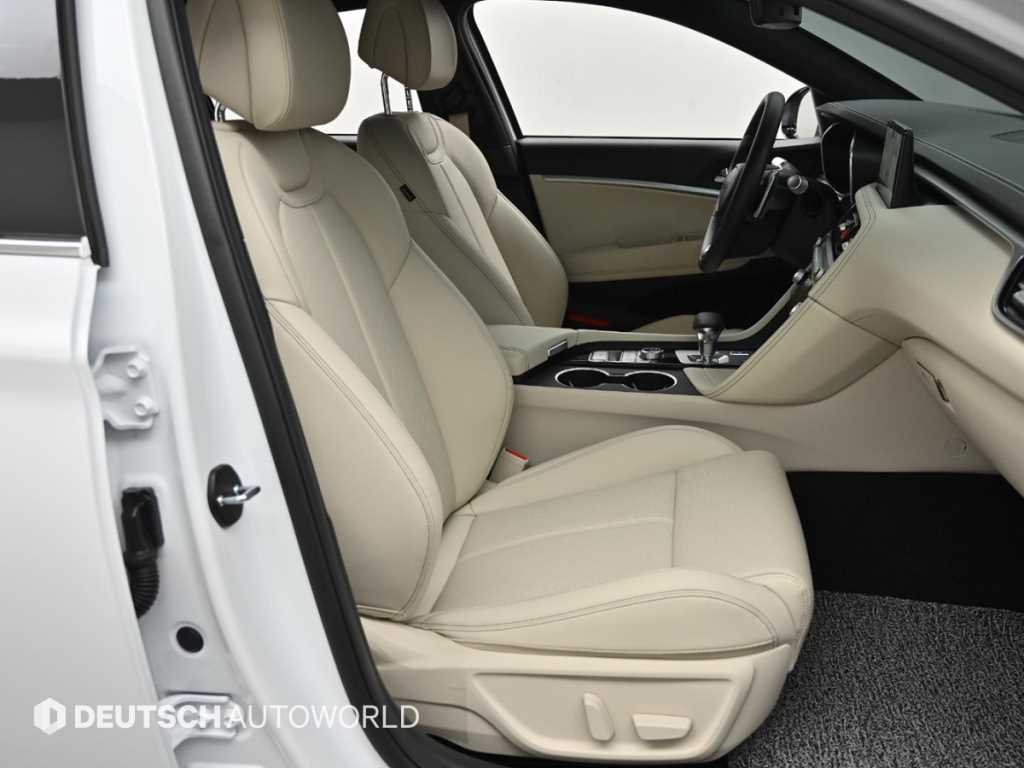 Genesis G70 - Vista 10