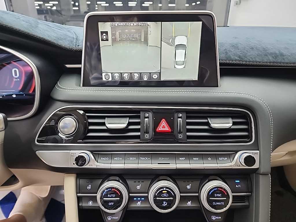 Genesis G70 - Vista 10