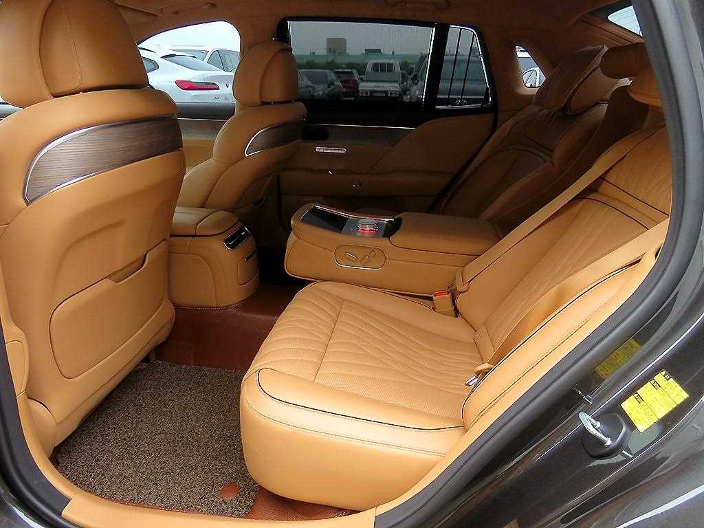 Genesis G90 - Vista 7