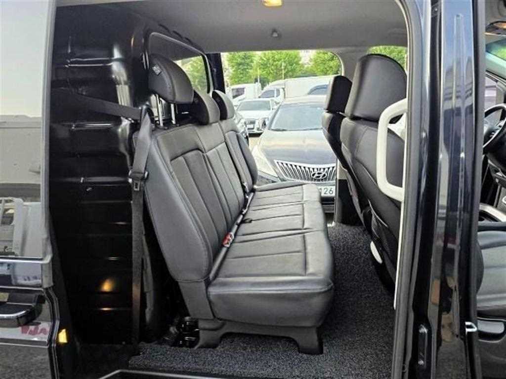 HYUNDAI Staria - Vista 10