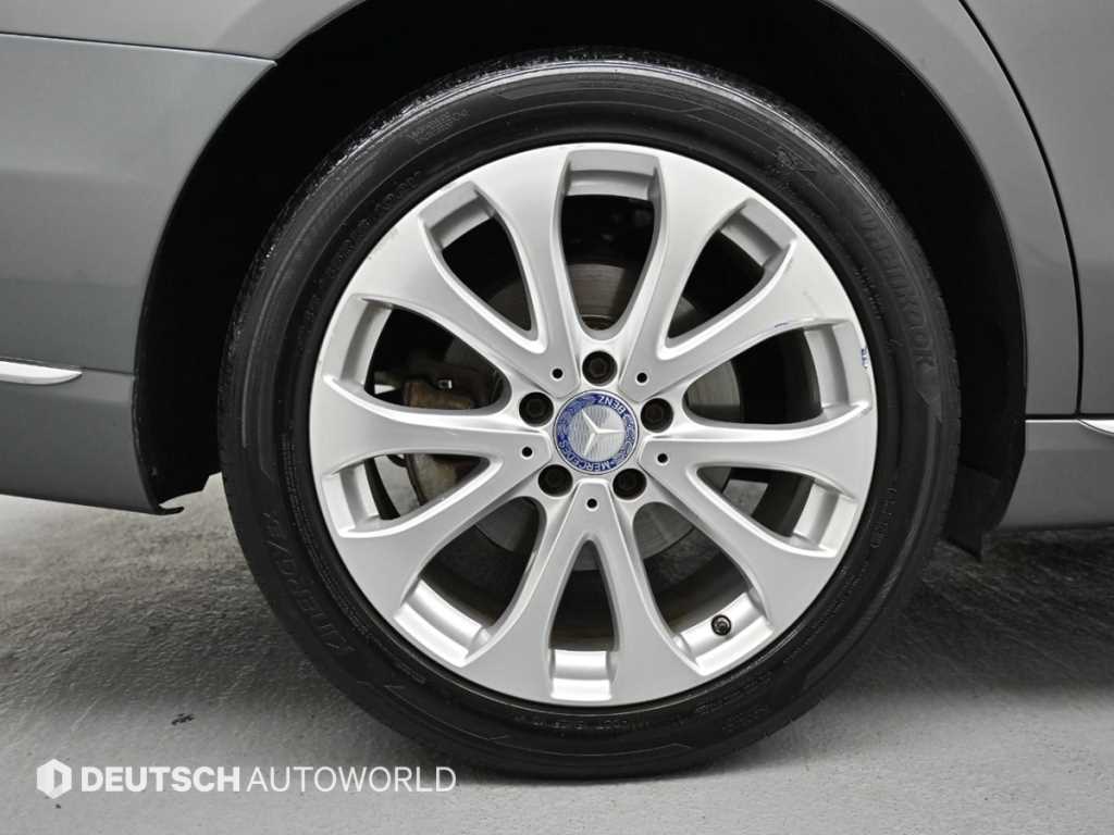 Mercedes Benz E class - Vista 5