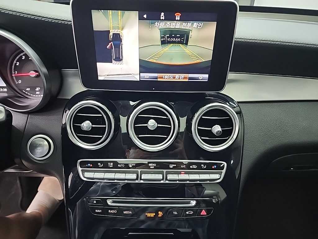 Mercedes Benz GLC Class - Vista 10