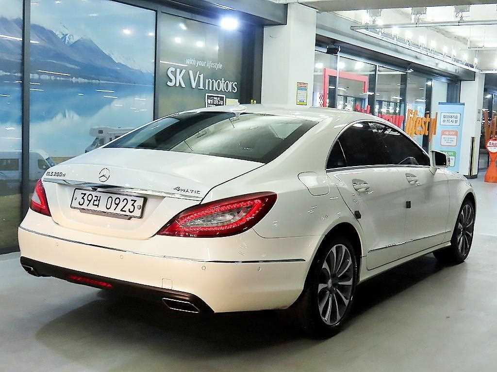 Mercedes Benz CLS Class - Vista 4