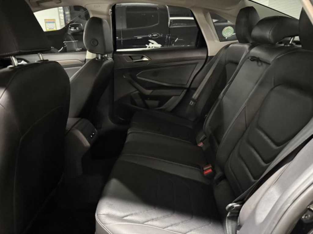 Volkswagen Jetta - Vista 7