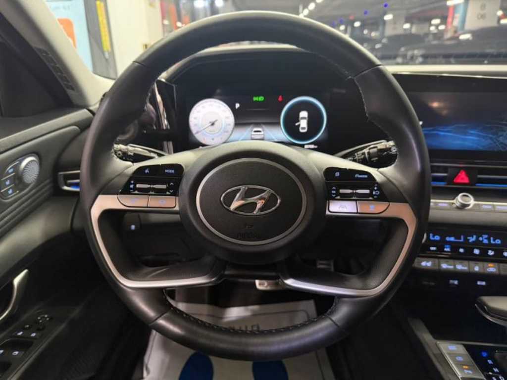 HYUNDAI Avante - Vista 8