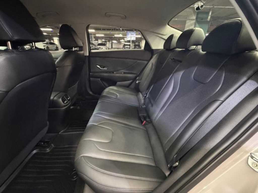 HYUNDAI Avante - Vista 7