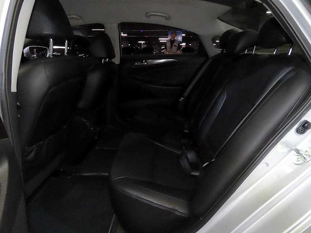 HYUNDAI Sonata - Vista 7