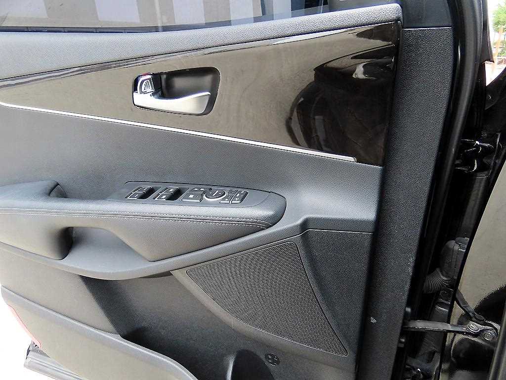 KIA Sorento - Vista 11