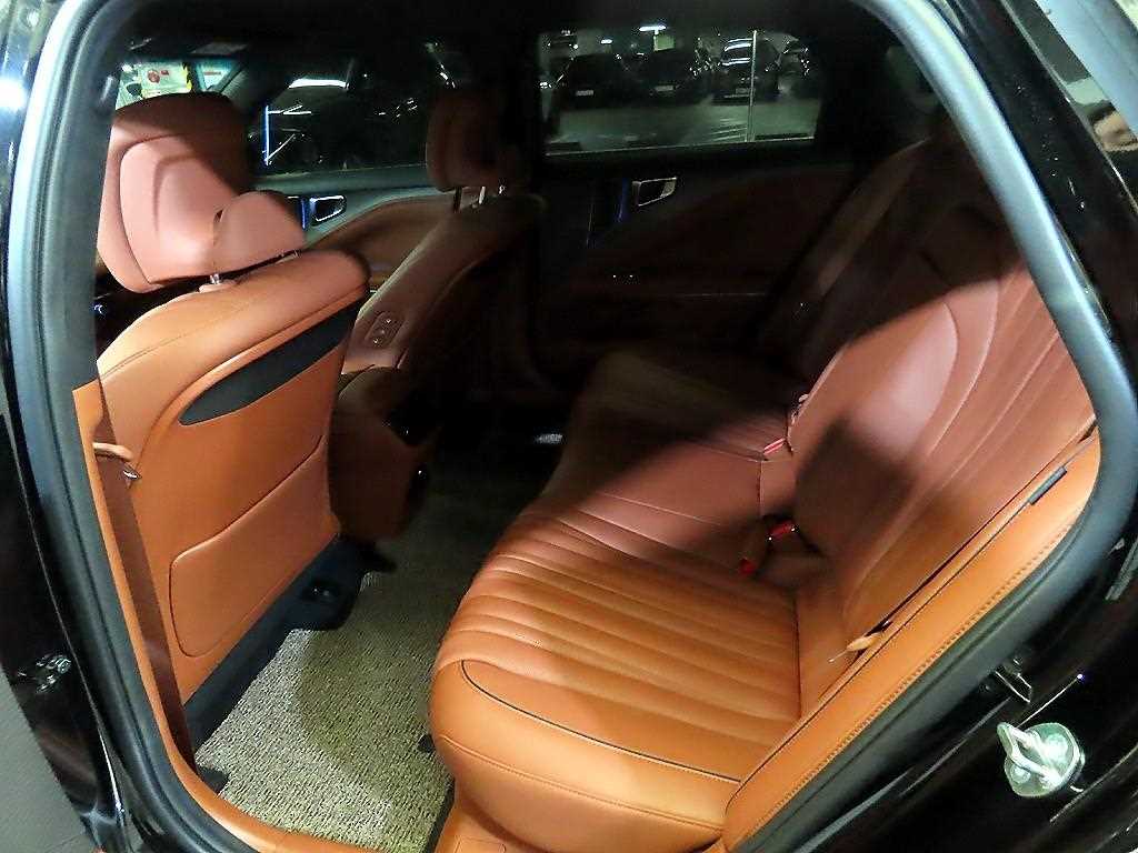 KIA K8 - Vista 7