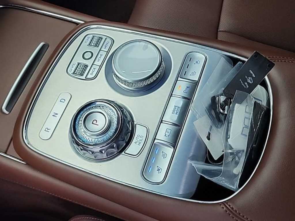 Genesis G90 - Vista 8