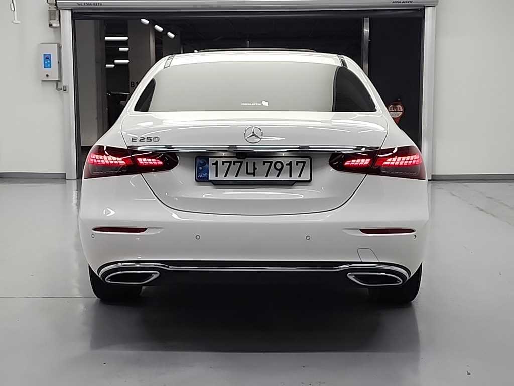 Mercedes Benz E class - Vista 3