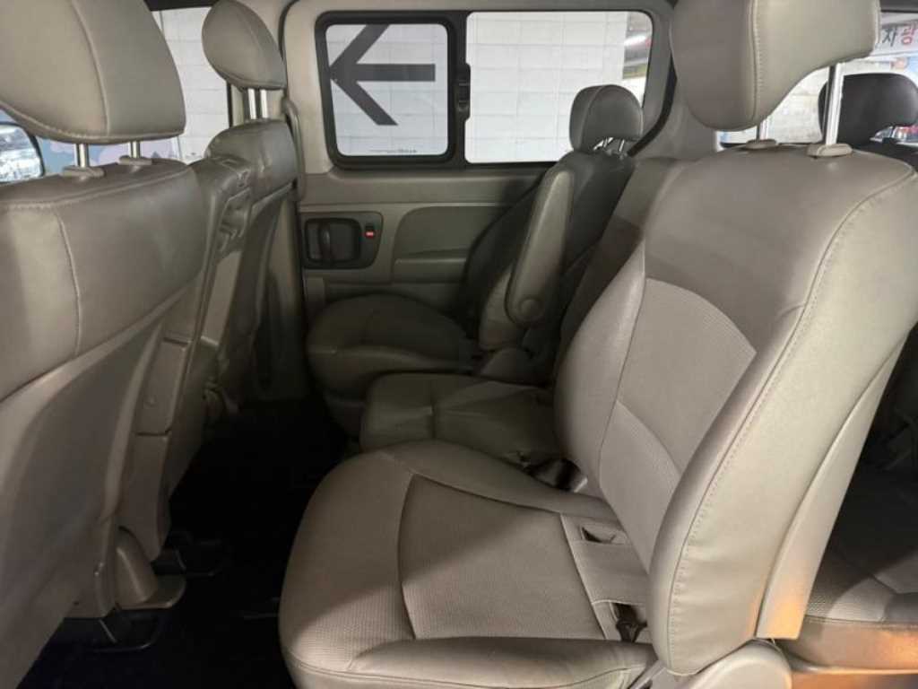 HYUNDAI Starex - Vista 7