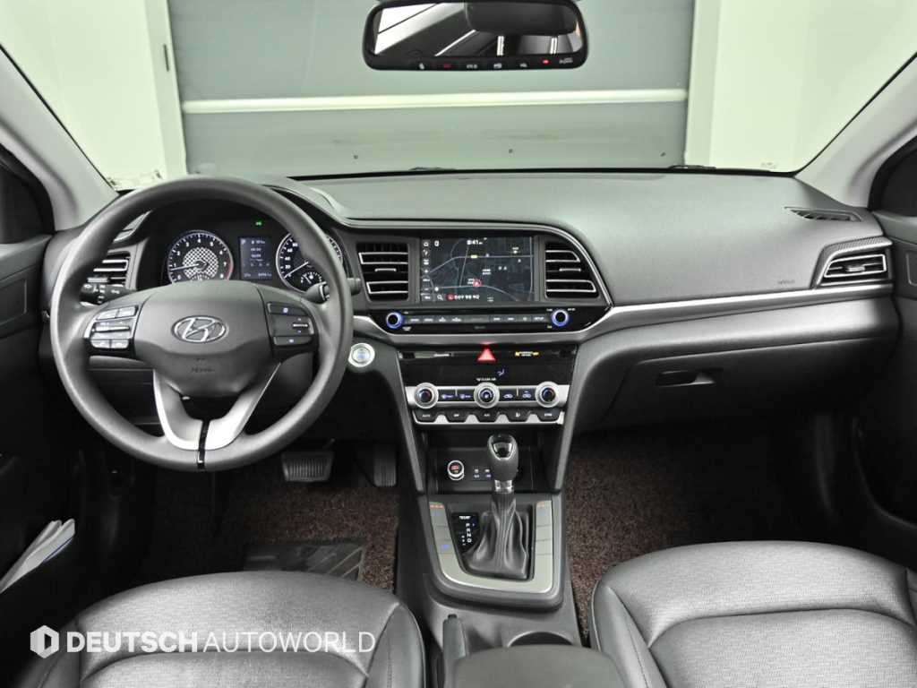 HYUNDAI Avante - Vista 7