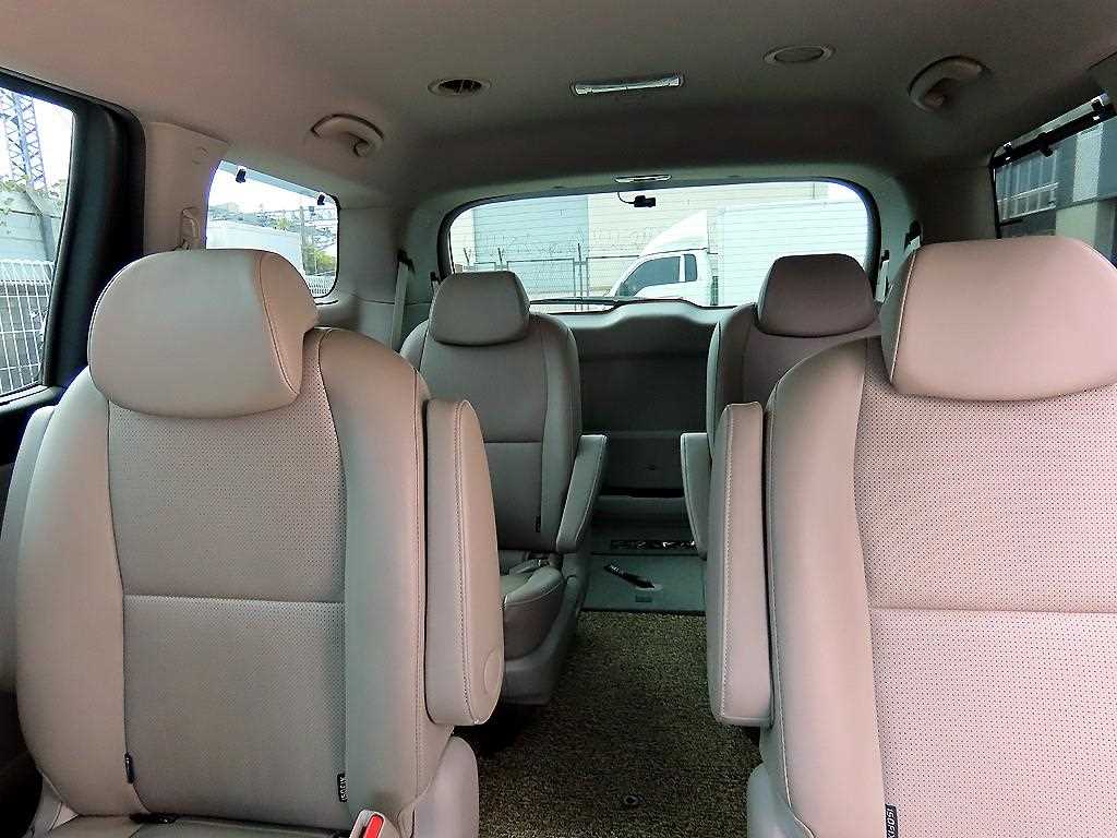 KIA Carnival - Vista 7