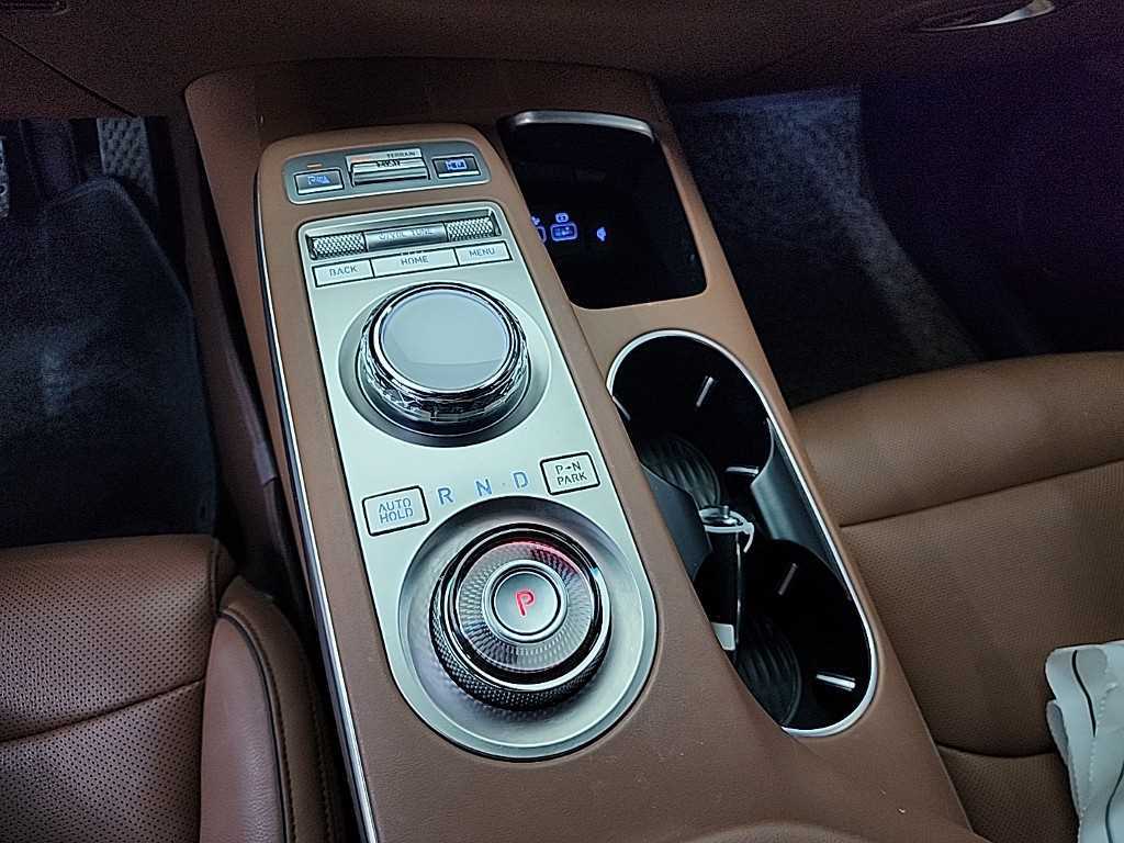 Genesis GV70 - Vista 8