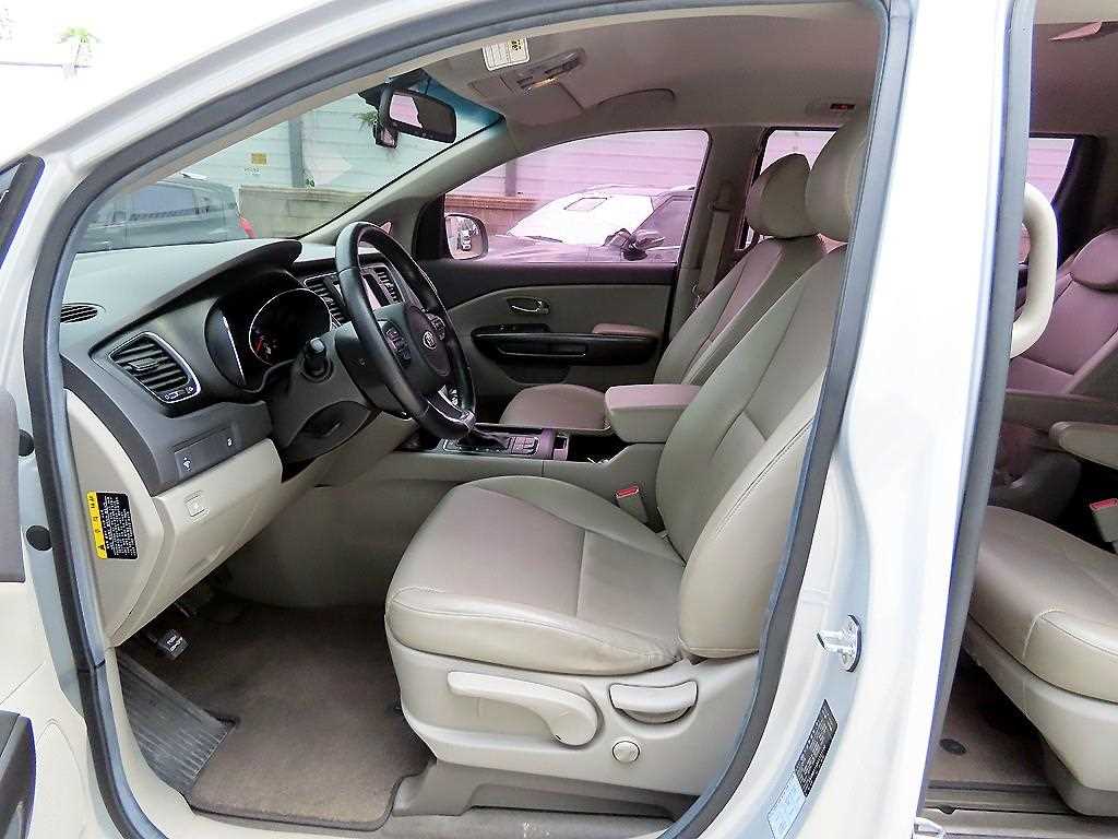 KIA Carnival - Vista 5