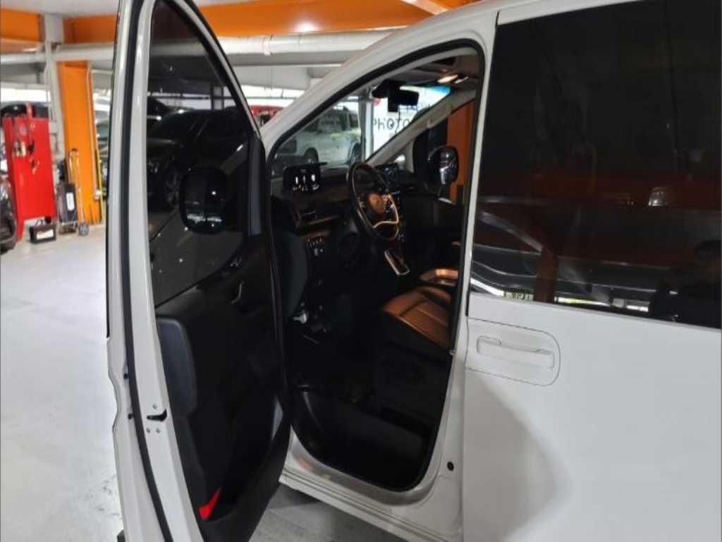 HYUNDAI Staria - Vista 3