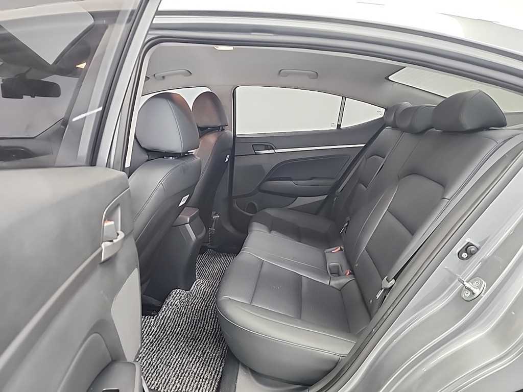 HYUNDAI Avante - Vista 12