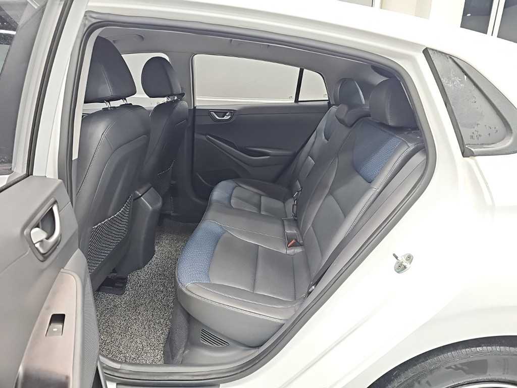 HYUNDAI Ioniq - Vista 12