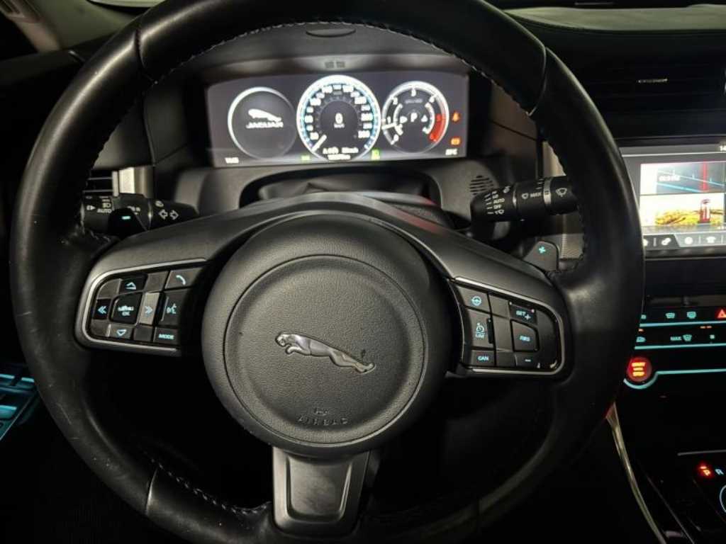Jaguar XF - Vista 6