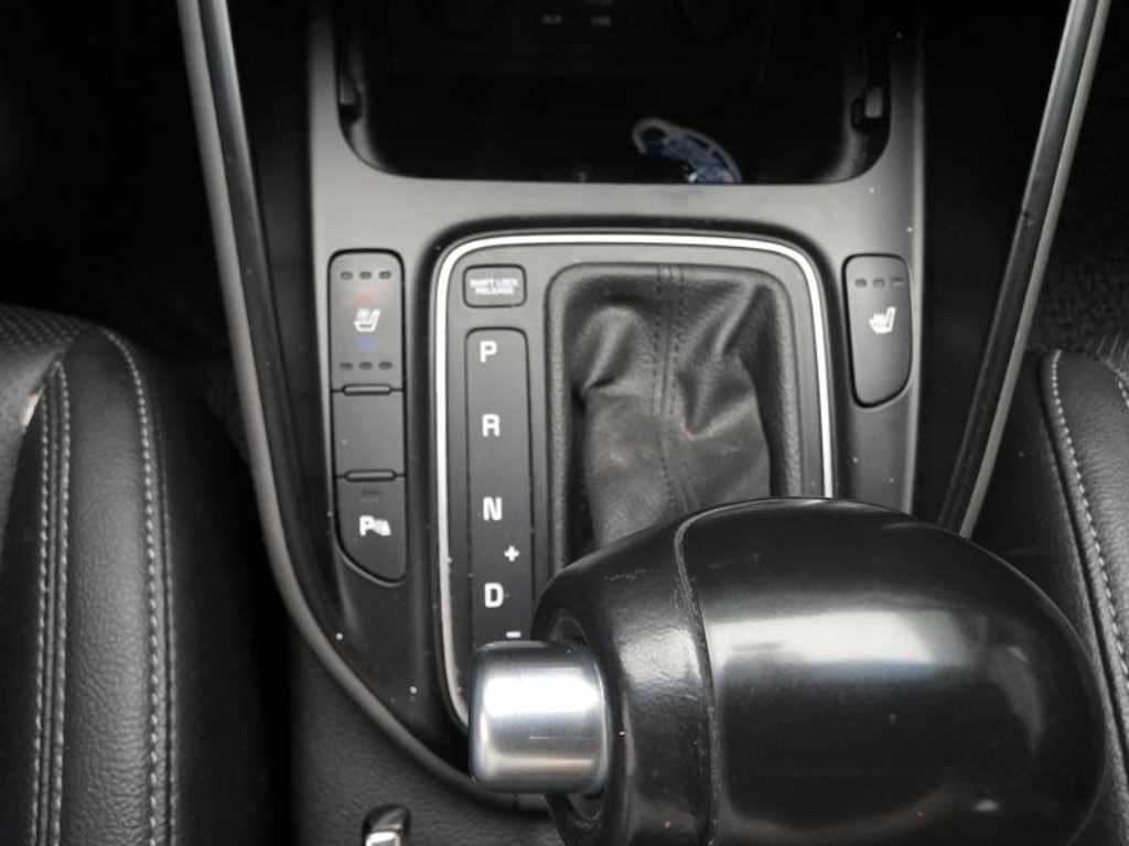 KIA Carens - Vista 8