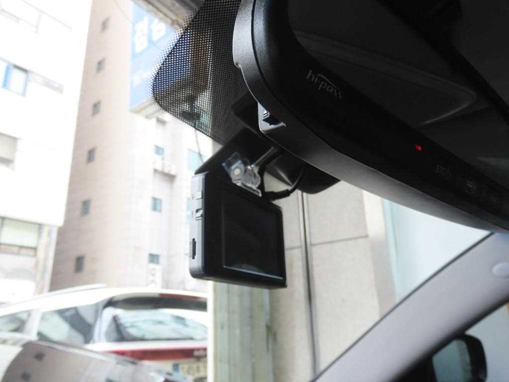 HYUNDAI Genesis - Vista 11