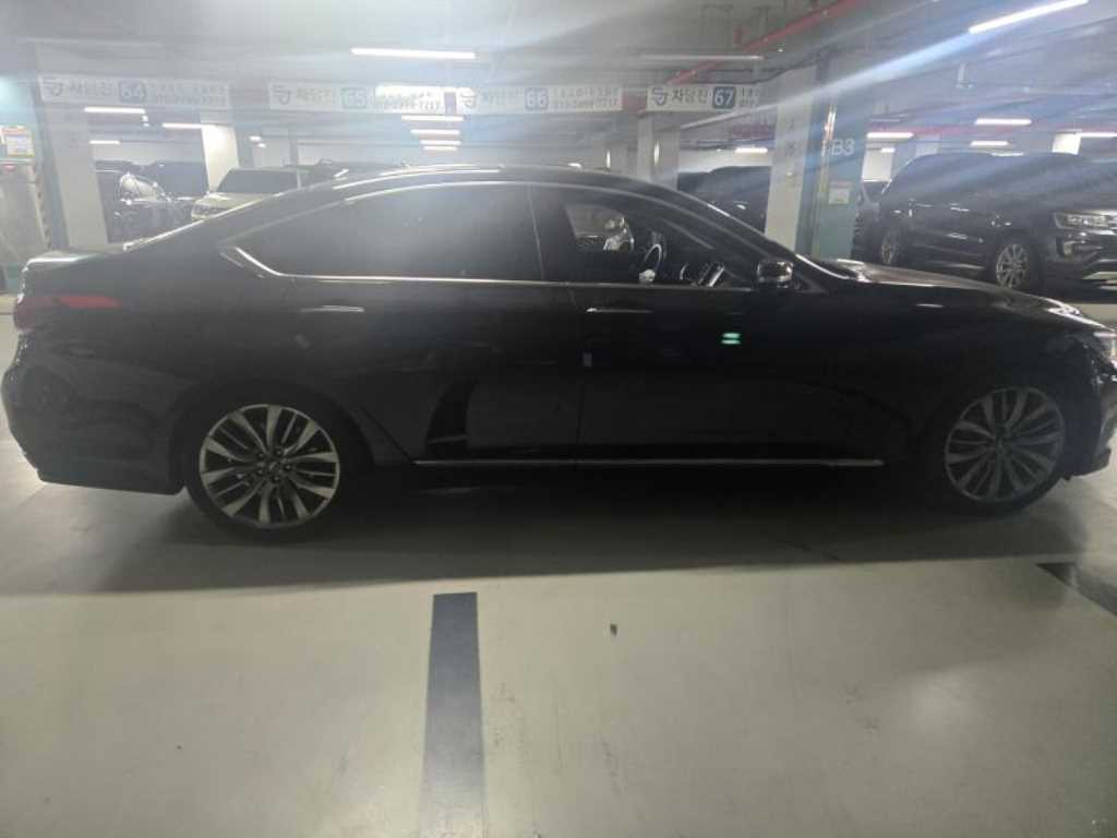 HYUNDAI Genesis - Vista 7