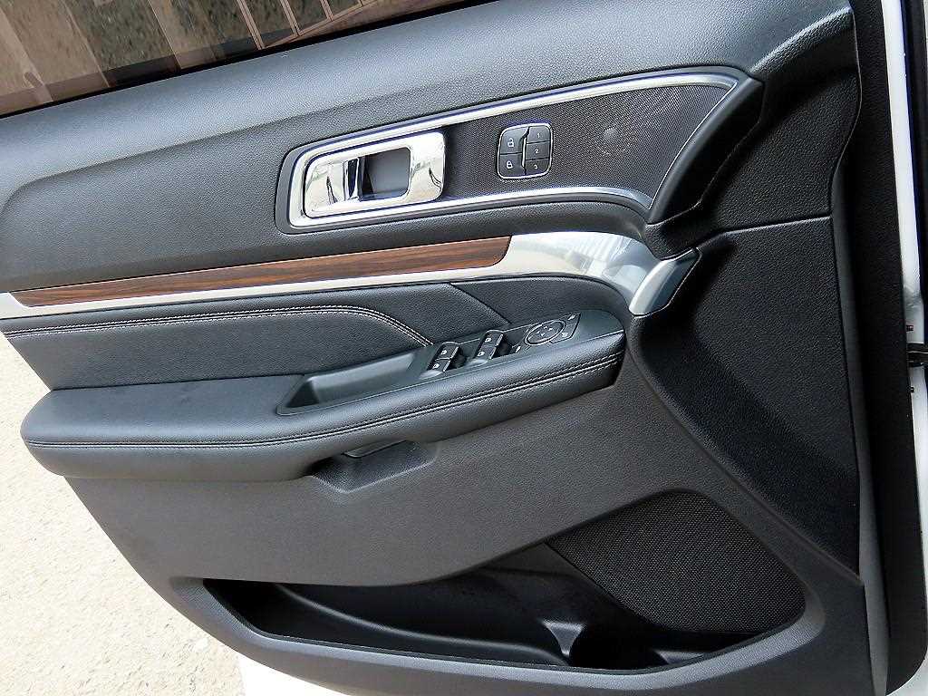 Ford Explorer - Vista 11