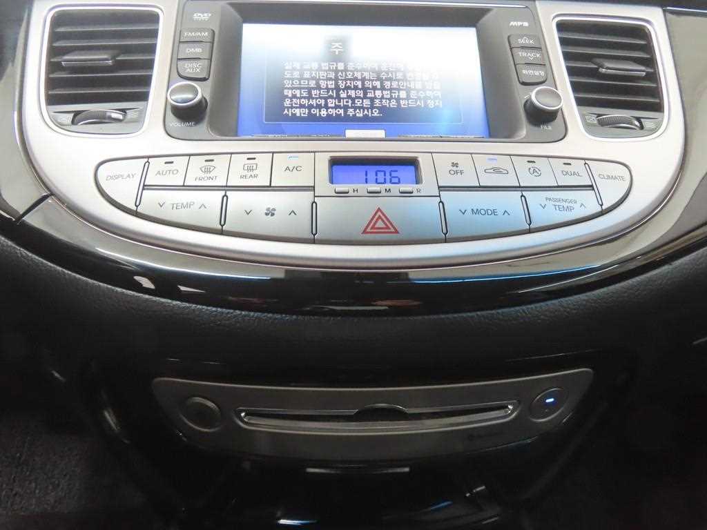 HYUNDAI Genesis - Vista 12