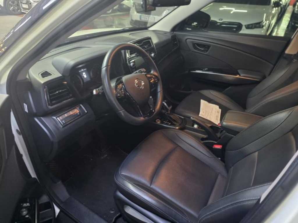 Ssangyong Tivoli - Vista 8