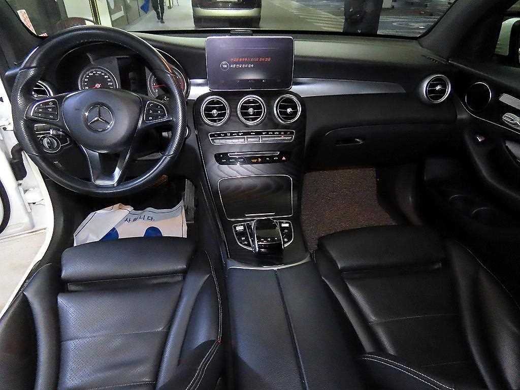 Mercedes Benz GLC Class - Vista 10