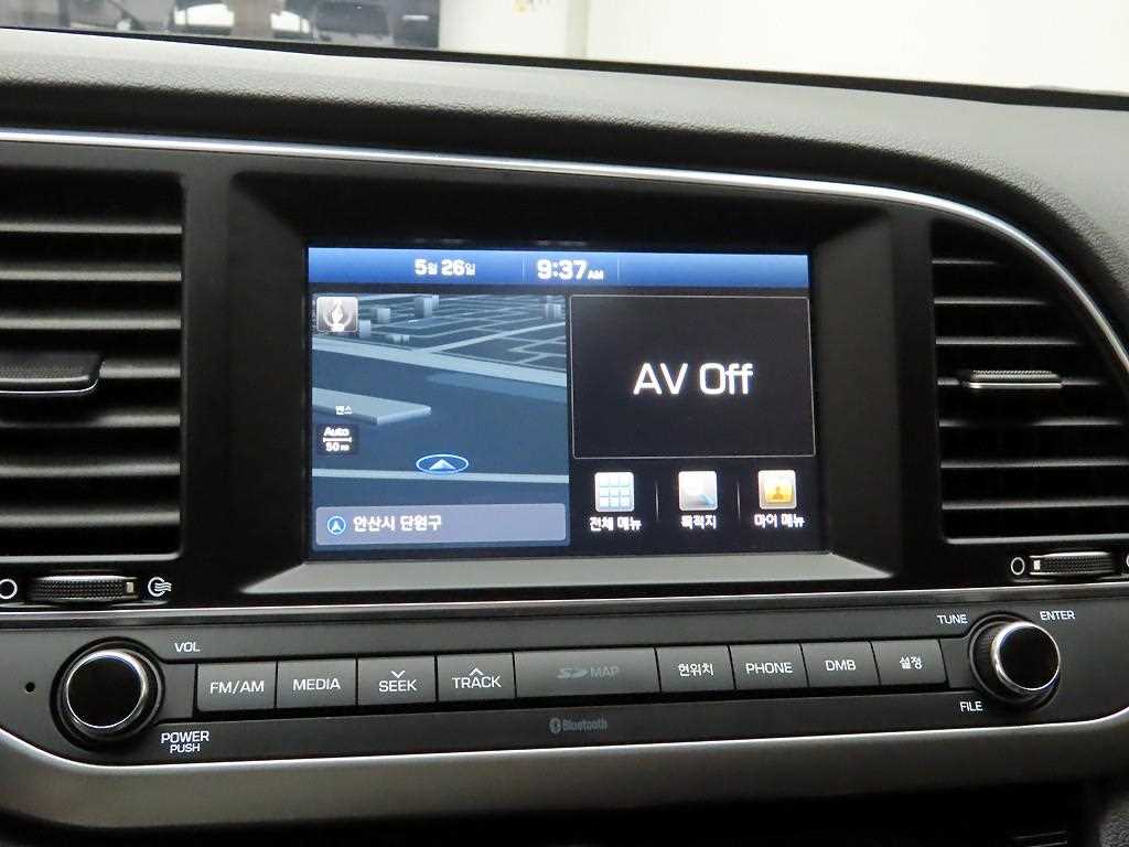 HYUNDAI Avante - Vista 9
