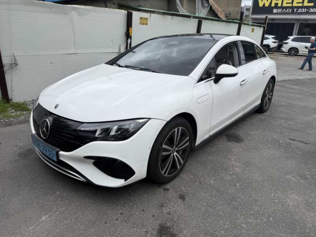 Mercedes Benz EQE - Vista 2