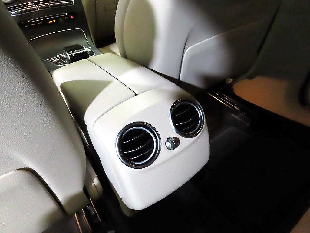 Mercedes Benz GLC Class 2019 Negro - Importación desde Corea - HF Imports Iquique - Foto 16