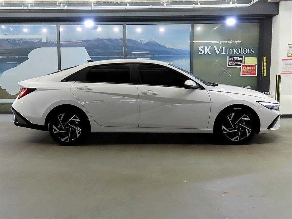 HYUNDAI Avante - Vista 3