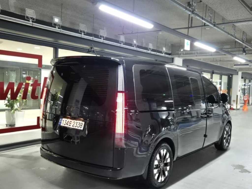 HYUNDAI Staria - Vista 4