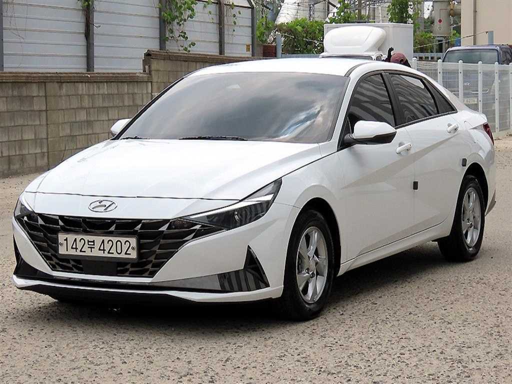 HYUNDAI Avante - Vista 2